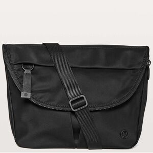 Lululemon, All Night Festival Bag *5L Black